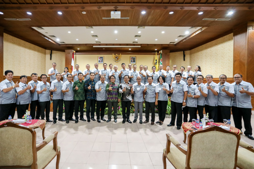 Hadiri Acara Pengukuhan Pimpinan Dekopinda Badung